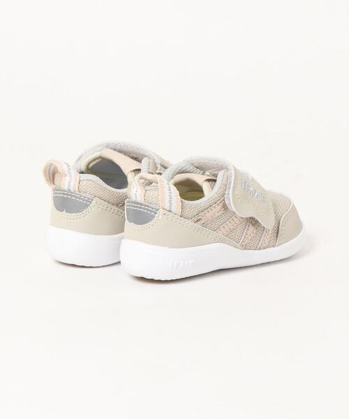 IFME（イフミー）の「IFME イフミー ベビー シューズ【超軽量】 20-1801 【EC】（スニーカー・キッズ・ネイビー/ブラック/ベージュ・13.5cm/14.0cm/14.5cm/15.0cm/12cm/13.0cm/12.0cm/12.5cm）」の4枚目の写真