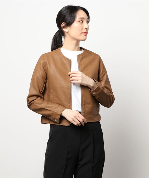 STYLEBLOCK（スタイルブロック）の「PUレザーノーカラーライダースジャケット（ライダースジャケット・レディース・ベージュ/アッシュグレー/キャメル/ブラック・L/M）」の4枚目の写真