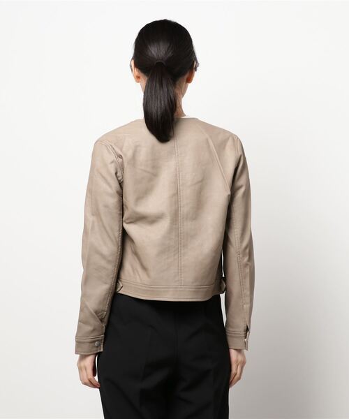 STYLEBLOCK（スタイルブロック）の「PUレザーノーカラーライダースジャケット（ライダースジャケット・レディース・ベージュ/アッシュグレー/キャメル/ブラック・L/M）」の7枚目の写真