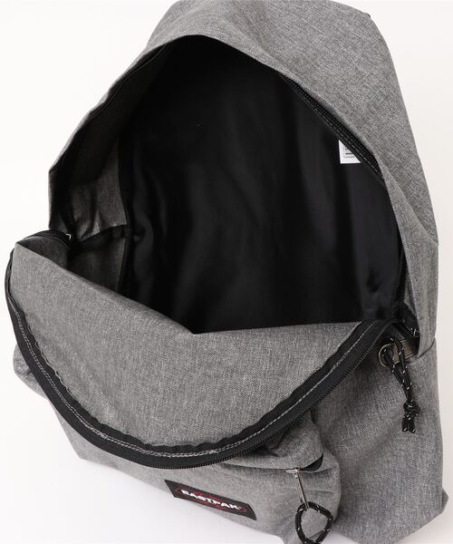 EASTPAK(イーストパック )の「【EASTPAK/イーストパック】バックパック PADDED PAKR(バックパック/リュック・メンズ・ライトグレー/ネイビー/スミクロ・FREE)」の5枚目の写真
