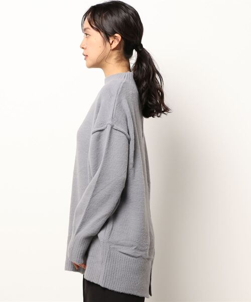 Amourire(アムリール)の「BACKスリットPO(ニット/セーター・レディース・カーキ/ブラック/ベージュ/サックスブルー・L/M)」の16枚目の写真