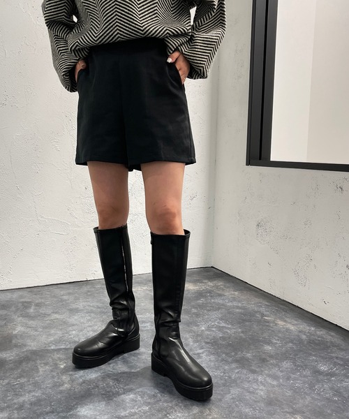 apres jour mignon（アプレジュールミニョン）の「センターシームショートパンツ【ZOZOTOWN限定アイテム】（その他パンツ・レディース・ブラック/その他/グリーン・X-LARGE/フリー）」の2枚目の写真