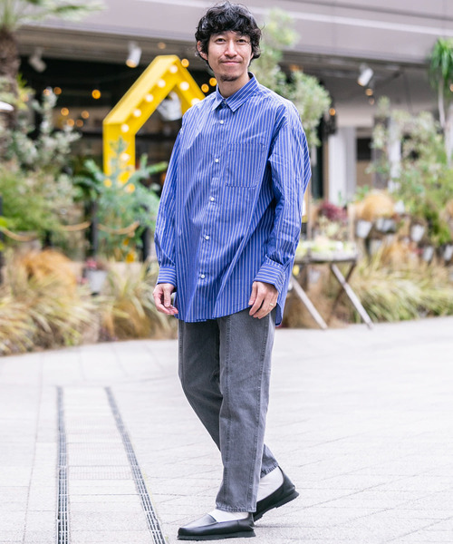 ITEMS URBANRESEARCH（アイテムズ アーバンリサーチ）の「オーバーサイズストライプシャツ（シャツ/ブラウス・メンズ・ブラック/ネイビー/ブルー・MEDIUM/LARGE）」の11枚目の写真