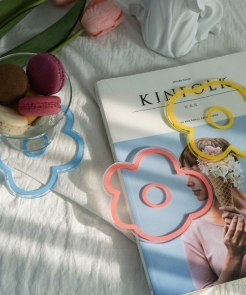 Made in I（メイドインアイ）の「アクリルフラワーモチーフコースター（ランチョンマット/テーブルウェア・レディース・ピンク/イエロー/オレンジ/ブルー/グリーン・FREE）」の4枚目の写真