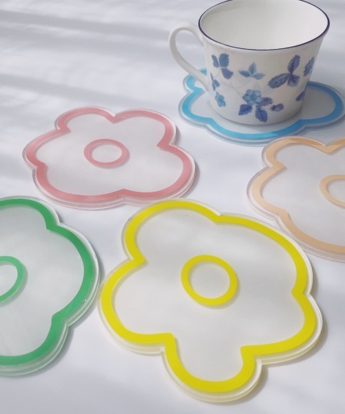 Made in I（メイドインアイ）の「アクリルフラワーモチーフコースター（ランチョンマット/テーブルウェア・レディース・ピンク/イエロー/オレンジ/ブルー/グリーン・FREE）」の12枚目の写真