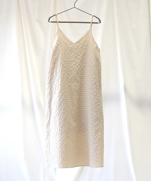 HONEYSUCKLE ROSE（ハニーサックルローズ）の「【HONEYSUCKLE ROSE】キャミワンピース（シャツワンピース・レディース・ブラック/ベージュ・L/M）」の5枚目の写真