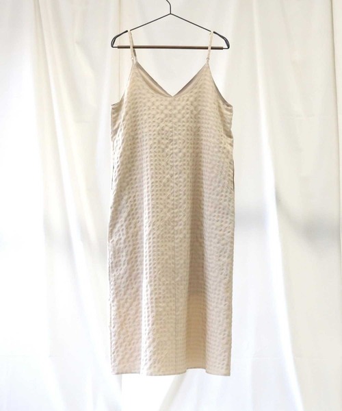 HONEYSUCKLE ROSE（ハニーサックルローズ）の「【HONEYSUCKLE ROSE】キャミワンピース（シャツワンピース・レディース・ブラック/ベージュ・L/M）」の6枚目の写真