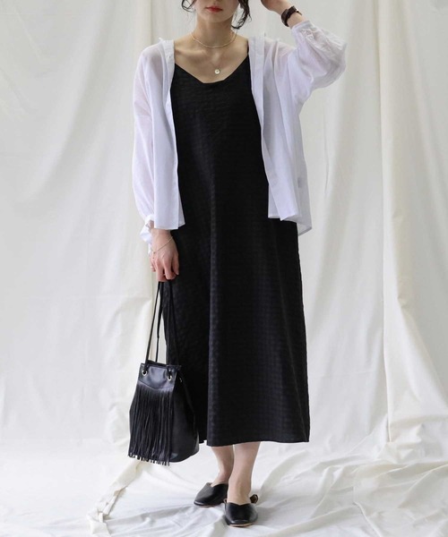 HONEYSUCKLE ROSE（ハニーサックルローズ）の「【HONEYSUCKLE ROSE】キャミワンピース（シャツワンピース・レディース・ブラック/ベージュ・L/M）」の10枚目の写真