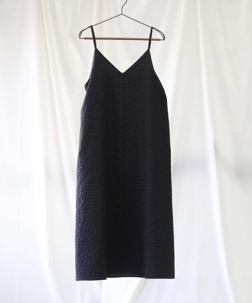 HONEYSUCKLE ROSE（ハニーサックルローズ）の「【HONEYSUCKLE ROSE】キャミワンピース（シャツワンピース・レディース・ブラック/ベージュ・L/M）」の7枚目の写真