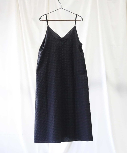 HONEYSUCKLE ROSE（ハニーサックルローズ）の「【HONEYSUCKLE ROSE】キャミワンピース（シャツワンピース・レディース・ブラック/ベージュ・L/M）」の8枚目の写真