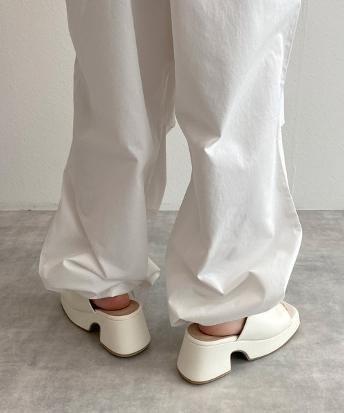 w closet（ダブルクローゼット）の「リングジッパーミュール（サンダル・レディース・ブラウン/ブラック/ホワイト・M/L）」の8枚目の写真