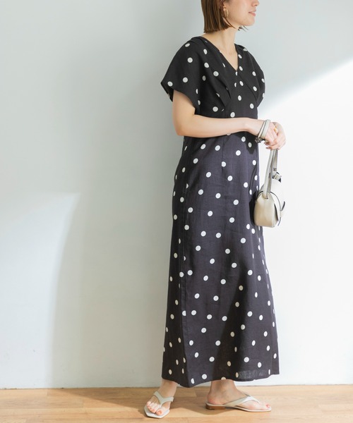 URBAN RESEARCH（アーバンリサーチ）の「ランダムドットリネンロングワンピース（ワンピース・レディース・ブラック/ナチュラル・38/36）」の11枚目の写真