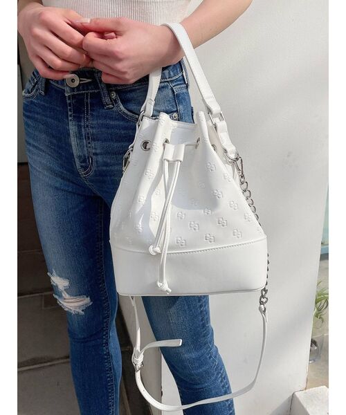 GYDA(ジェイダ)の「GG PATTERN エンボス2WAY drewstringバッグ(ハンドバッグ・レディース・オフホワイト/ブラック・FREE)」の3枚目の写真