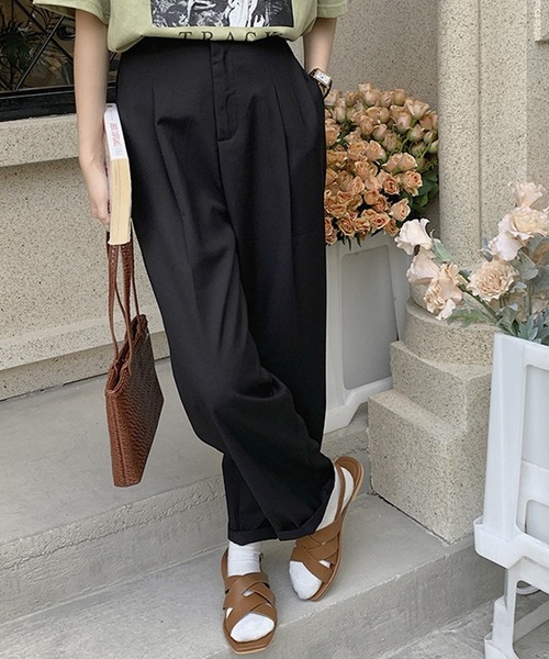 DAY CLOSET(デイ クローゼット)の「レディース タック入りストレートカラースラックス(スラックス・レディース・スモークピンク/ブラック/オフホワイト/カーキブラウン・M/L/S)」の1枚目の写真