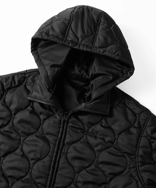 X-girl(エックスガール)の「REVERSIBLE QUILTED JACKET(ナイロンジャケット・レディース・ホワイト/ブラック/グリーン・M/S)」の14枚目の写真