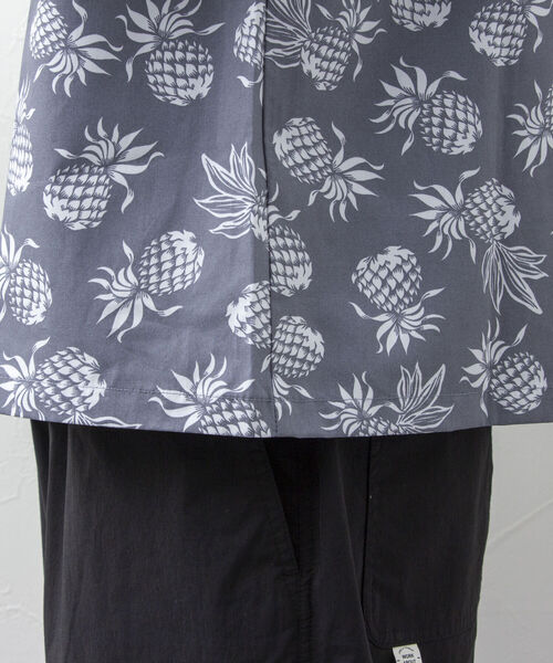 NOLLEY'S goodman(ノーリーズグッドマン)の「【Hilo Hattie/ヒロハッティ】Aloha Shirt Pineapplles アロハシャツ(シャツ/ブラウス・メンズ・ブルー系その他/ホワイト×ネイビー/グレー・M/L)」の5枚目の写真