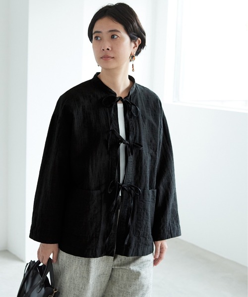 yuni(ユニ )の「Slub Cotton/Nylon ribon shirt jacket(ノーカラージャケット・レディース・ホワイト/ブラック/ピンクベージュ・FREE)」の2枚目の写真
