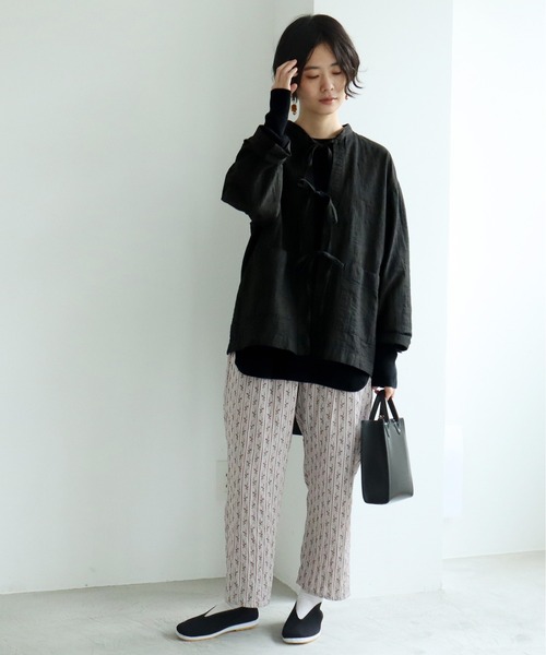 yuni(ユニ )の「Slub Cotton/Nylon ribon shirt jacket(ノーカラージャケット・レディース・ホワイト/ブラック/ピンクベージュ・FREE)」の21枚目の写真