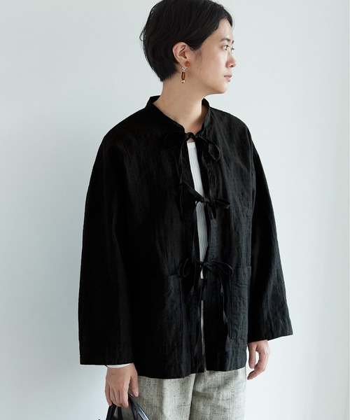 yuni(ユニ )の「Slub Cotton/Nylon ribon shirt jacket(ノーカラージャケット・レディース・ホワイト/ブラック/ピンクベージュ・FREE)」の18枚目の写真