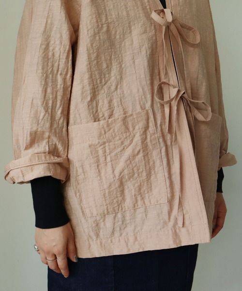 yuni(ユニ )の「Slub Cotton/Nylon ribon shirt jacket(ノーカラージャケット・レディース・ホワイト/ブラック/ピンクベージュ・FREE)」の9枚目の写真