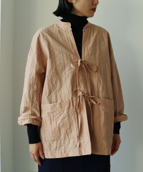 yuni(ユニ )の「Slub Cotton/Nylon ribon shirt jacket(ノーカラージャケット・レディース・ホワイト/ブラック/ピンクベージュ・FREE)」の8枚目の写真