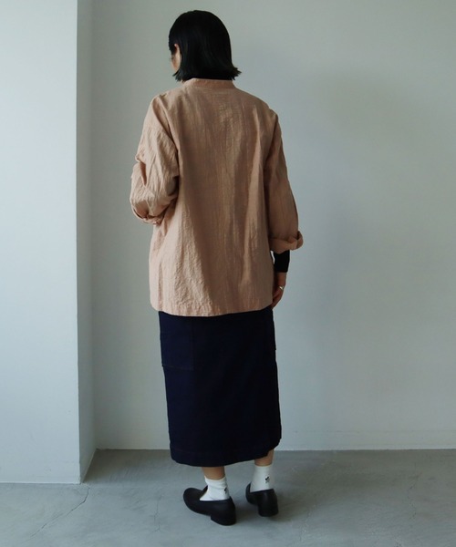 yuni(ユニ )の「Slub Cotton/Nylon ribon shirt jacket(ノーカラージャケット・レディース・ホワイト/ブラック/ピンクベージュ・FREE)」の7枚目の写真