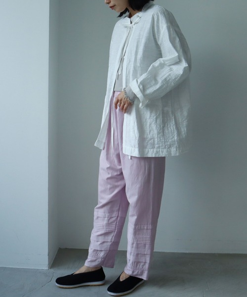 yuni(ユニ )の「Slub Cotton/Nylon ribon shirt jacket(ノーカラージャケット・レディース・ホワイト/ブラック/ピンクベージュ・FREE)」の13枚目の写真