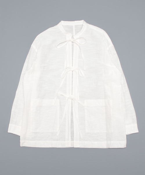 yuni(ユニ )の「Slub Cotton/Nylon ribon shirt jacket(ノーカラージャケット・レディース・ホワイト/ブラック/ピンクベージュ・FREE)」の16枚目の写真