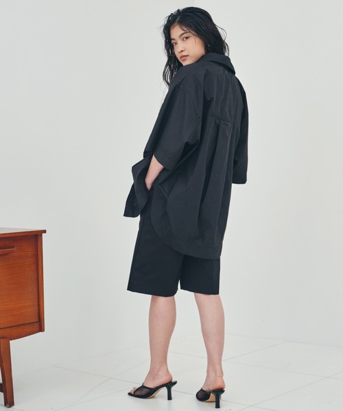 HANNE(アン)の「オーバーサイズハーフシャツ(シャツ/ブラウス・レディース・ホワイト/ブラック/ブルー・フリー/FREE)」の4枚目の写真