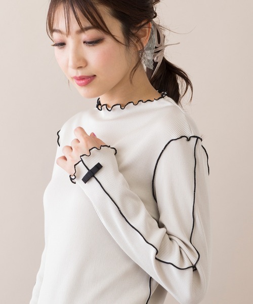 Rose Tiara(ローズティアラ)の「配色メローカットソー(Tシャツ/カットソー・レディース・ブラック/ベージュ・46/42/38)」の2枚目の写真