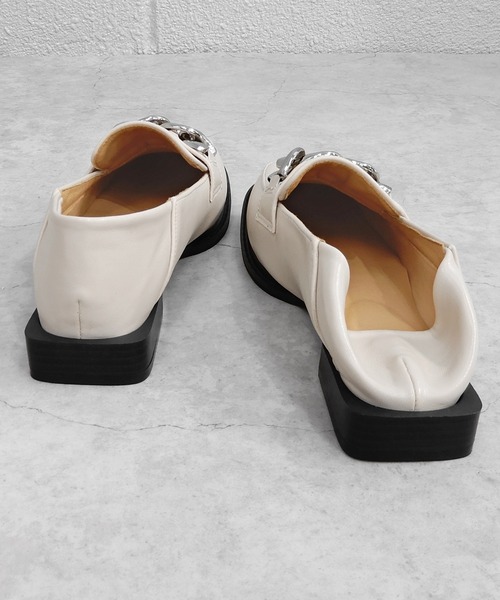 minia（ミニア）の「ビッグチェーンスクエアトゥローファー　◆（ローファー・レディース・アイボリー/ブラック・S/M/L/LL）」の12枚目の写真