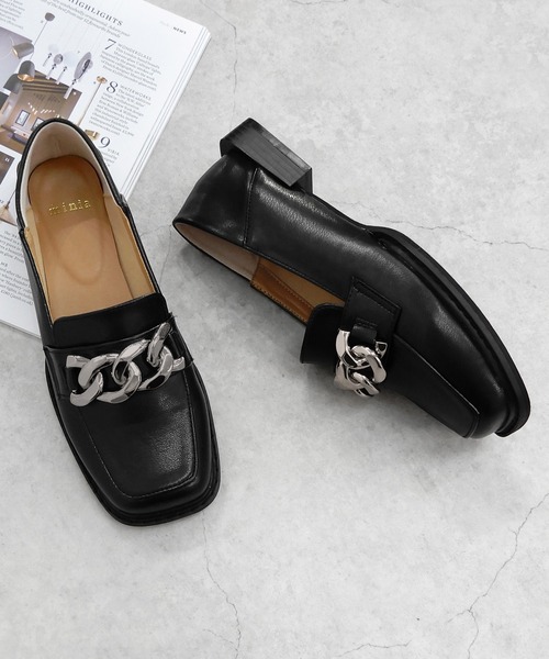 minia（ミニア）の「ビッグチェーンスクエアトゥローファー　◆（ローファー・レディース・アイボリー/ブラック・S/M/L/LL）」の9枚目の写真