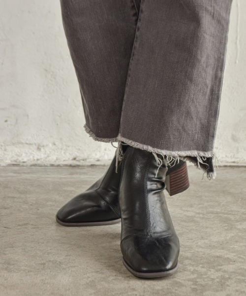 tukn.（トゥクン）の「柔らかい履き心地　スクエアトゥウッドヒールストレッチブーツ（ブーツ・レディース・ブラック/アイボリー/グレイッシュベージュ・LL/SS/S/M/L）」の21枚目の写真