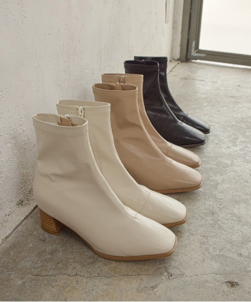 tukn.（トゥクン）の「柔らかい履き心地　スクエアトゥウッドヒールストレッチブーツ（ブーツ・レディース・ブラック/アイボリー/グレイッシュベージュ・LL/SS/S/M/L）」の22枚目の写真