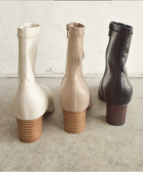 tukn.（トゥクン）の「柔らかい履き心地　スクエアトゥウッドヒールストレッチブーツ（ブーツ・レディース・ブラック/アイボリー/グレイッシュベージュ・LL/SS/S/M/L）」の10枚目の写真