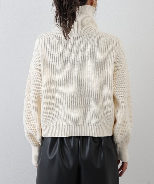 COLONY 2139（コロニートゥーワンスリーナイン）の「クロップドハーフ