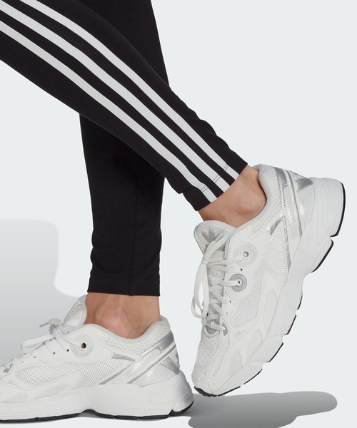 adidas（アディダス）の「アディカラー クラシックス スリーストライプス レギンス / ヨガウェア / アディダスオリジナルス adidas Originals（レギンス/スパッツ・レディース・ブラック/ヘザーグレー/レッド・XX-LARGE/X-SMALL/MEDIUM/X-LARGE/SMALL/LARGE）」の6枚目の写真