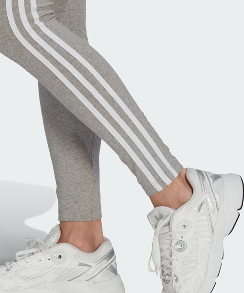 adidas（アディダス）の「アディカラー クラシックス スリーストライプス レギンス / ヨガウェア / アディダスオリジナルス adidas Originals（レギンス/スパッツ・レディース・ブラック/ヘザーグレー/レッド・XX-LARGE/X-SMALL/MEDIUM/X-LARGE/SMALL/LARGE）」の10枚目の写真