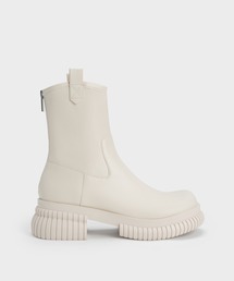 チャールズアンドキース　ホワイトブーツ ブーツ(レディース) - ホワイト | CHARLES & KEITH (チャールズ