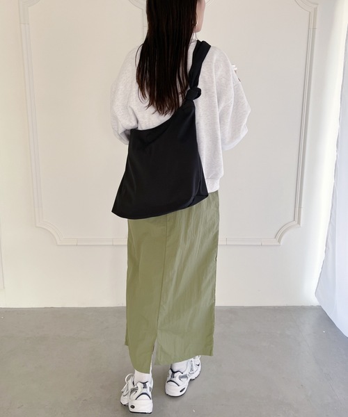 MYMOOD.(マイムード)の「【A4サイズ収納可】2WAYノットハンドルトートバッグ(トートバッグ・レディース・ブラック/アイボリー・FREE)」の10枚目の写真