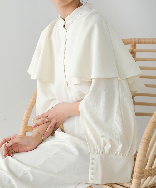 Bab(バブ)の「ケープ袖スリットワンピース(ワンピース・レディース・グレー/ベージュ/アイボリー・M)」の8枚目の写真