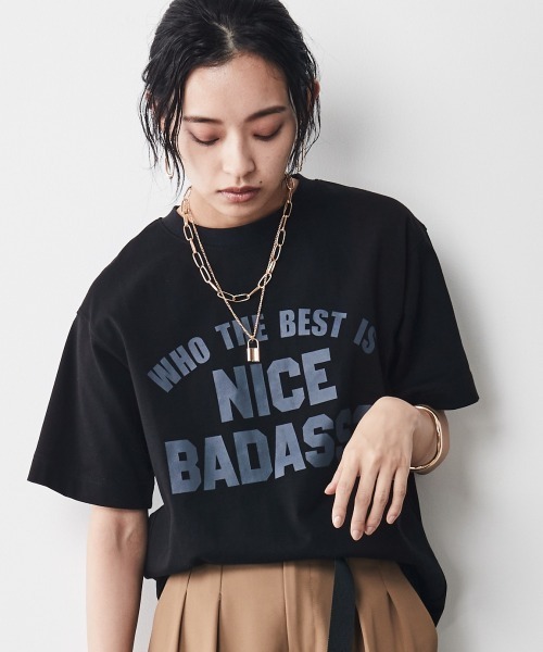 CHIC STYLE(シックスタイル)の「<大きいサイズ>ロゴプリントTシャツ シックスタイル(Tシャツ/カットソー・レディース・オフホワイト/ブラック・4L/LL/3L/5L/L)」の1枚目の写真