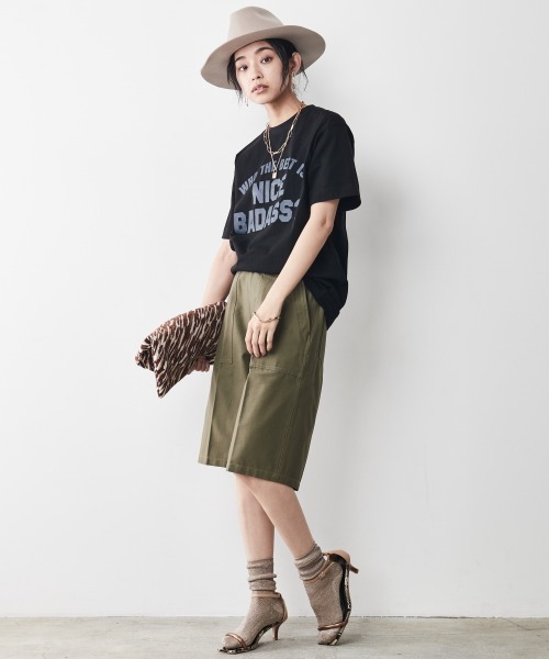 CHIC STYLE(シックスタイル)の「<大きいサイズ>ロゴプリントTシャツ シックスタイル(Tシャツ/カットソー・レディース・オフホワイト/ブラック・4L/LL/3L/5L/L)」の7枚目の写真