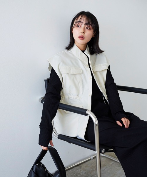 LIAN（リアン）の「ナイロンタッチドロストミリタリーベスト（ベスト・レディース・ブラック/カーキ/アイボリー・FREE）」の10枚目の写真