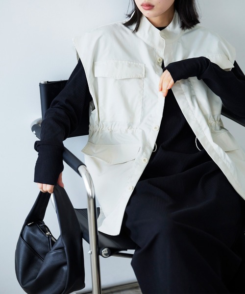 LIAN（リアン）の「ナイロンタッチドロストミリタリーベスト（ベスト・レディース・ブラック/カーキ/アイボリー・FREE）」の11枚目の写真