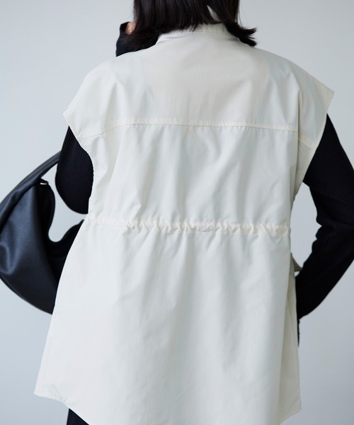 LIAN（リアン）の「ナイロンタッチドロストミリタリーベスト（ベスト・レディース・ブラック/カーキ/アイボリー・FREE）」の13枚目の写真