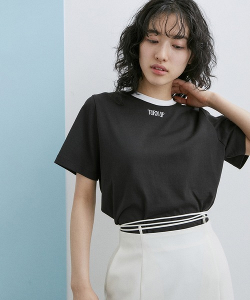 ADAM ET ROPE'（アダムエロペ）の「【サステナブル・WEB限定】ロゴプリントトリムTシャツ（Tシャツ/カットソー・レディース・ホワイト/ブラック/ブルー・FREE）」の2枚目の写真