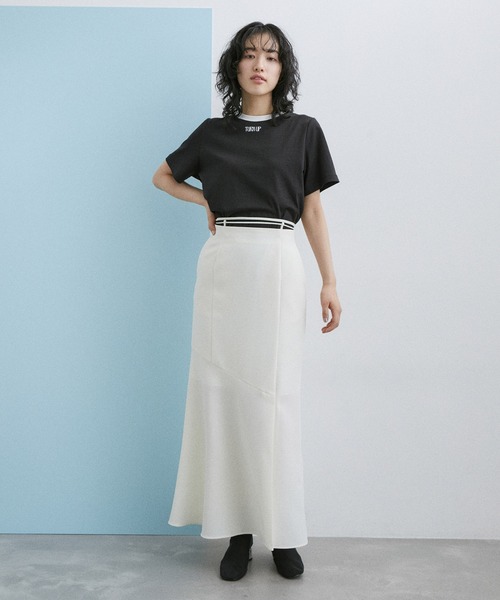 ADAM ET ROPE'（アダムエロペ）の「【サステナブル・WEB限定】ロゴプリントトリムTシャツ（Tシャツ/カットソー・レディース・ホワイト/ブラック/ブルー・FREE）」の18枚目の写真