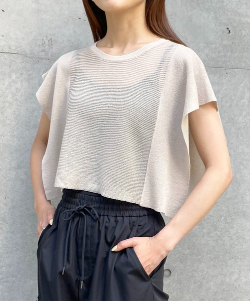 cheriella（シェリエラ）の「【cheriella】スクエアスリーブシアーショートニット SQUARE SLEEVE SHEER SHORT KNIT（ニット/セーター・レディース・ブルー/ライトベージュ/ブラック/カーキ・M）」の17枚目の写真