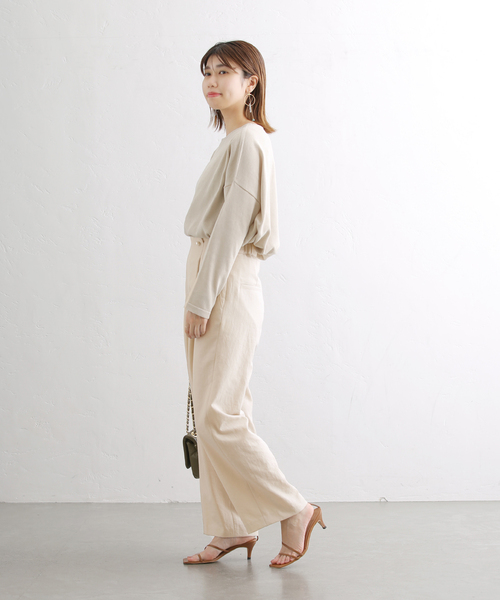 La TOTALITE（ラトータリテ）の「パールボタンウエストタックパンツ（スラックス・レディース・ベージュ系その他/ネイビー・36/38）」の4枚目の写真